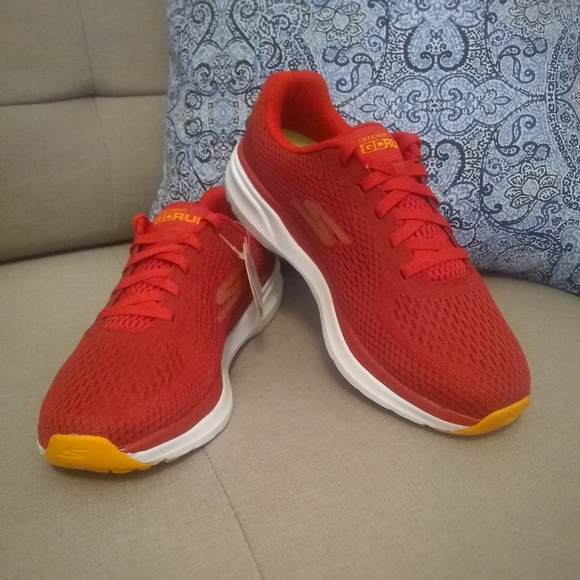 skechers neutral running shoes